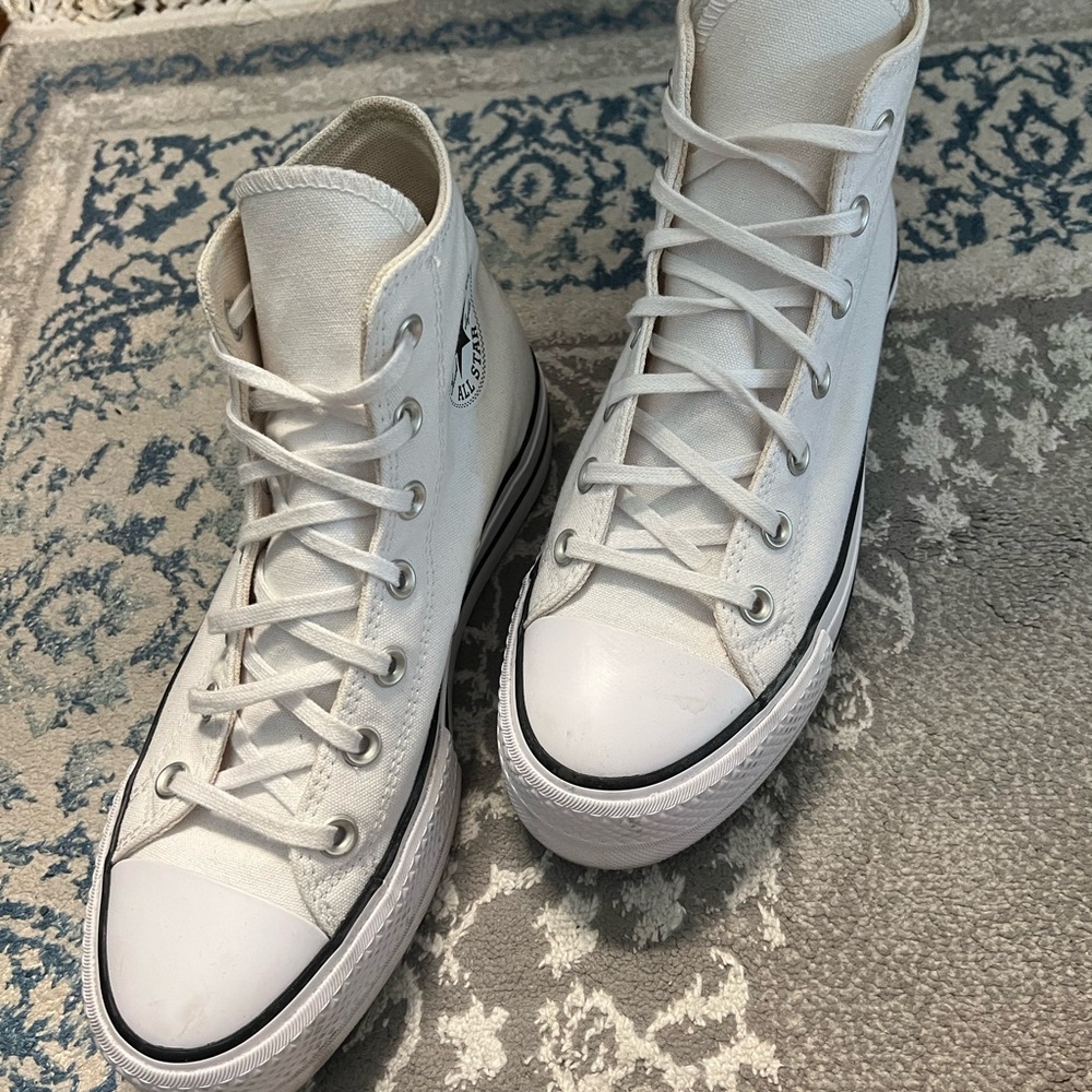 Converse White High-Top Canvas Sneakers - Classic Lace-Up Style